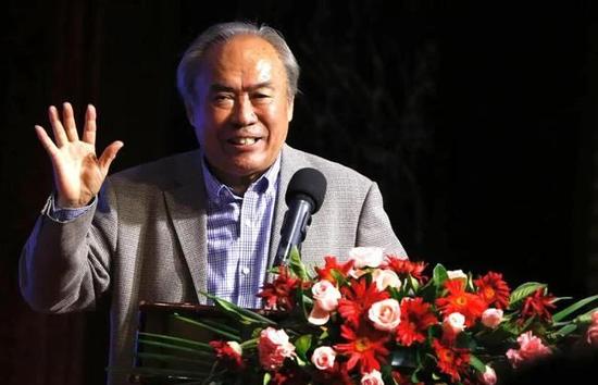 大妈如果晓得奶发脾气要砍四婶的原因，是因为四婶跟大伯勾搭。